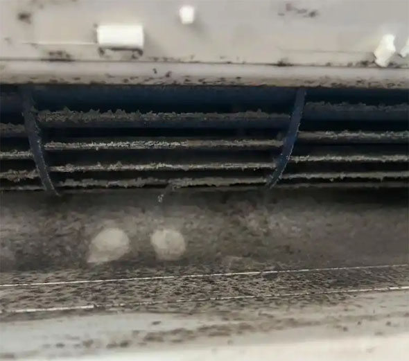 江津空调吹的风有股烧焦味是怎么回事